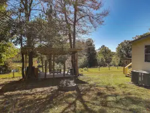 Prosperity Vacation Rental ~ 1 Mi to Lake Murray!