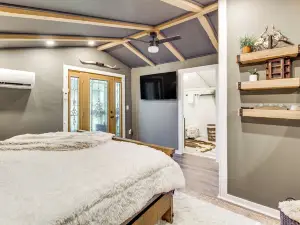 Deck & Grill: 'Cozy Cottage' in Talking Rock!