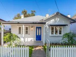 Johnno's Cottage - Prime Location - Sleeps 4