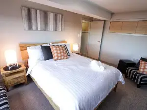Haven House - River Edge Apartment