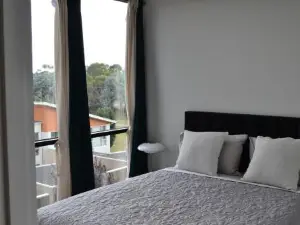 Zmith Apartment - Brooke Canberra - Near Ais, Gio Stadium, UC, & Nth-Canberra Hospital