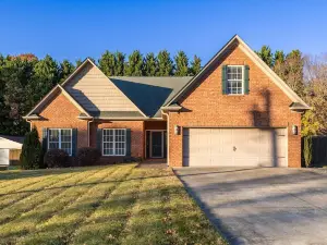 Spacious 4 BR Home! Sleeps 12- Perfect location with Game Room!