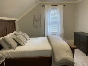 Charming Newly Renovated 1 Bedroom