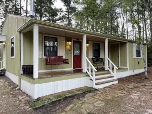 Cozy Cabin in the Woods - Lake Livingston, Texas