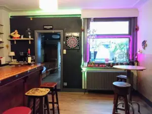 Vakantiewoning in Mol centrum met eigen bar "CasaCuriosa"