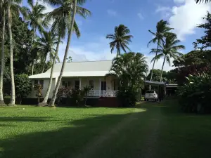 Newly renovated piece of paradise.  Experience Old Hawaii at its best.