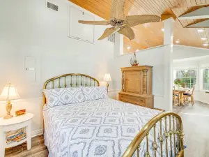 Hot Tub and Fire Pit Lakefront Home on Lake Eloise