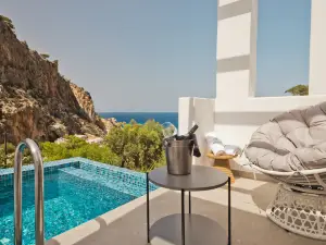 Enilion Luxury Suites