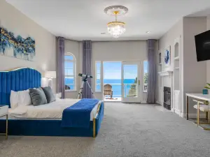 Stunning & luxurious dog-friendly water-view home with private beach access