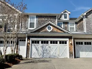 Charming Coastal Getaway with Pool and Game Room - Delightful Retreat