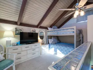 Remodeled Sealoft! 3 Decks w/ Amazing Views! Neighborhood Pool! Walk to Beach! Amenity Cards!