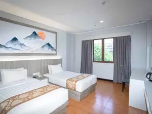 Front One HK Resort Simpang Lima Semarang