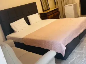 Belgam Lodge