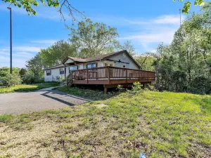 Peaceful Pet Friendly Chesapeake Escape 4 Bedroom Home