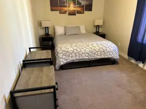 Comfortable 3 bedroom/2 bathroom home in Sunland Estates