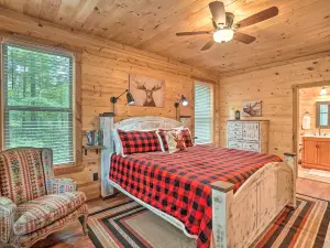 Peaceful Cabin on 3 Private Acres Deck and Fire Pit