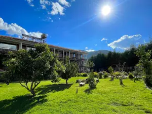 โรงแรม รันอะเวย์