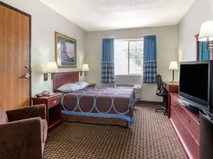 Super 8 by Wyndham Gardner