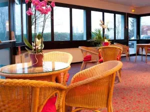 Egg Hotel Paris Gonesse