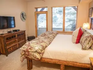 105 Aspenwood Lodge 1 Bedroom Condo by Redawning
