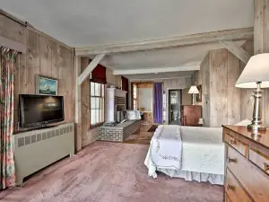 Skaneateles Lake Home Water Views and Private Beach