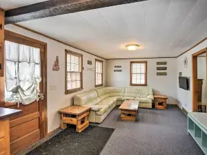 Cozy Alton Vacation Home w/ Sunroom!