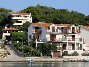 Apartments Malo Lago