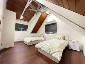 Mountain Escape Cozy 3-Bedroom Retreat with Outdoor Entertaining