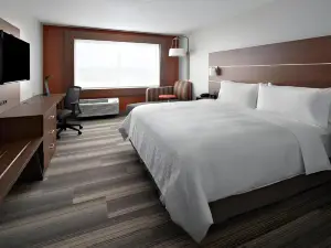 Holiday Inn Express & Suites Elkhorn - Lake Geneva Area