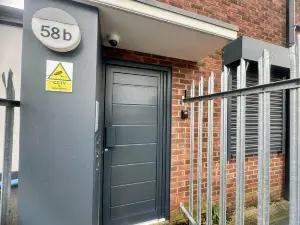 Modern 1 Bedroom self contained apartment