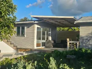 Beautiful Rural Hilltop Studio Unit