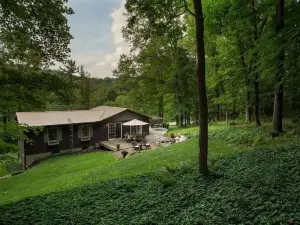 NEW Enchanting Mohican Getaway w/ Poker&Pool Table