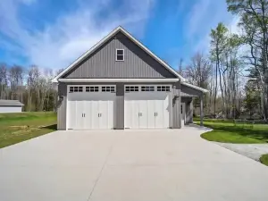 Northern MI Lakefront Retreat – Year-Round Oasis for 12 Guests