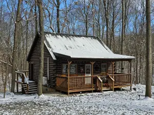Quiet and Comfy cabin at Patoka Lake