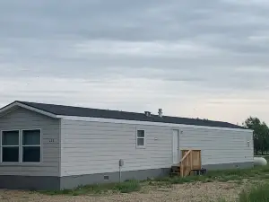 Cozy 2-bedroom mobile home in the Spring Creek Area just north of Pierre.