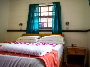 Bogles Round House
