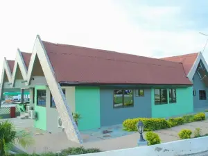 Mama Lee's Lodge - Yamoransa