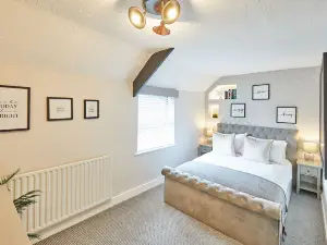 Host & Stay - 19 West End