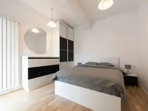 Eva - Bright Apt with Balcony Near Veranda Mall