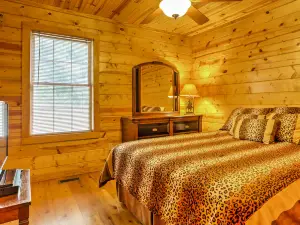 Hot Tub, Pet-Friendly, WiFi - ManeStay - Red River Gorge, Kentucky!