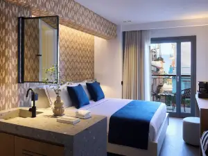 Naus Hotel