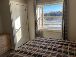 Beautiful Two Bedrooms and 2.5 Bathrooms - 30 Minutes from Dartmouth