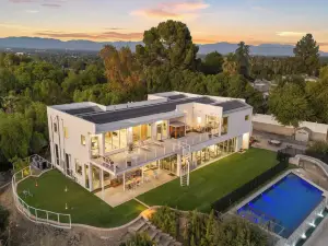 Luxe la Escape w/ Pool, Views & Game Room Alta Vista Estate by Avantstay