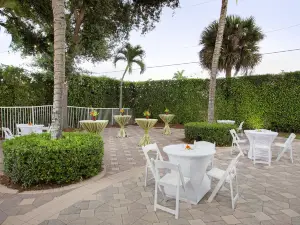 ฮิลตัน เนเปิลส์