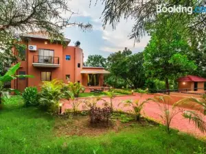 SaffronStays Ekaant, Vikramgad - Party-Perfect Pool Villa with Spacious Lawn