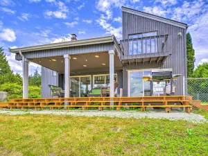 Stunning Hood Canal Getaway w/ Private Deck!