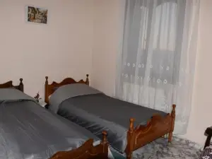 Val's Place