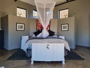Hackberry House Bushwillow Cottage (Off Grid)