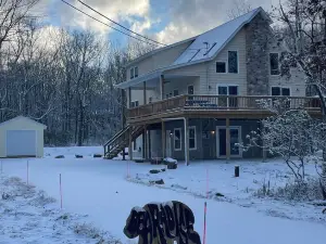 Beautiful Open Layout w/ Hot Tub, Huge Game Room, EV Charger, and Pet Friendly.