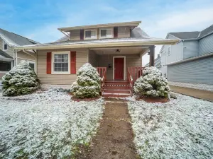 Cozy Home Close to Cuyahoga, Portage Lakes, University, and Hospital